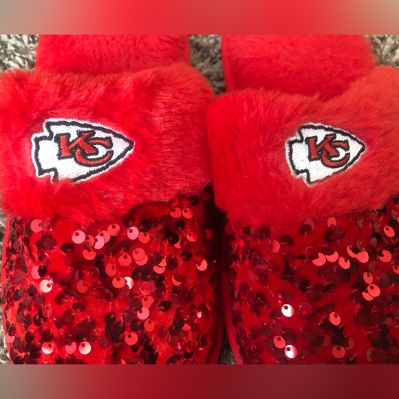 CHIEFS slippers! - Picture 2 of 6